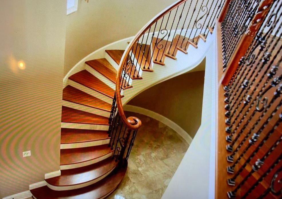 Изготовление и монтаж лестниц Изготовление и монтаж лестниц